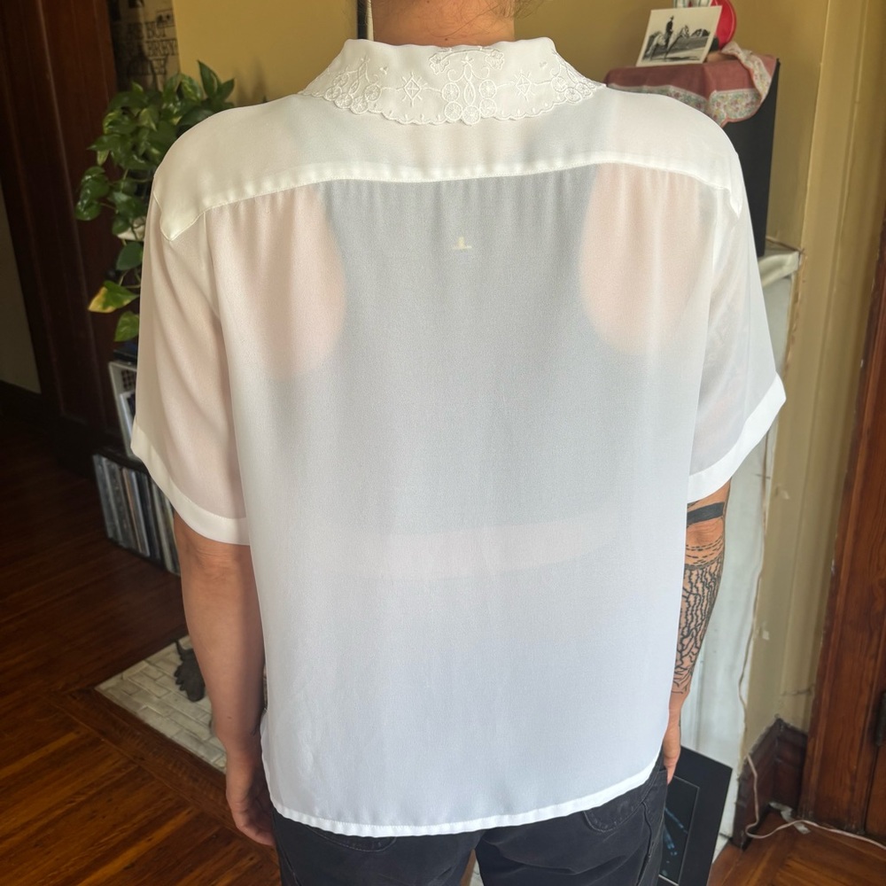 ๐ SOLD ๐ Vintage 80s Sheer White Pleated Lace Loop Collar Short Sleeve Blouse M - Picture 4 of 9